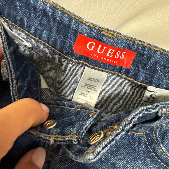 3T Kids GUESS Shorts - Picture 2 of 2